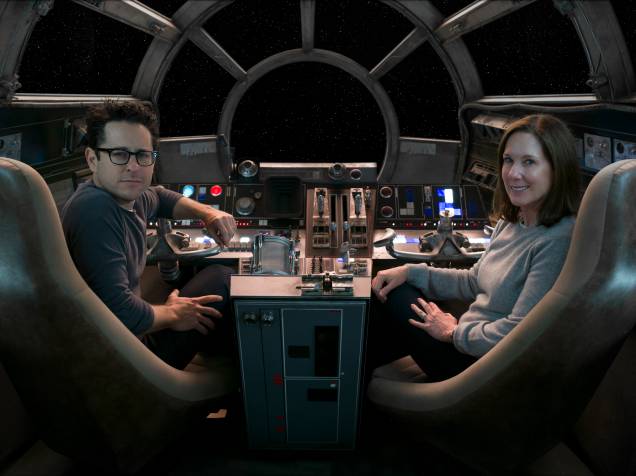 O diretor J.J.Abrams e a produtora Kathleen Kennedy nos bastidores do filme Star Wars: O despertar da força