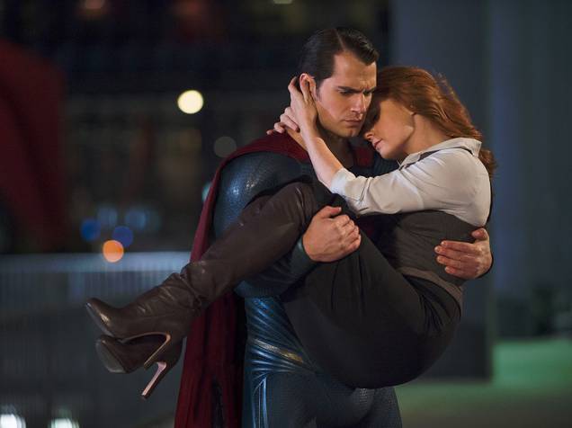 Super-homem (Henry Cavill) e Lois Lane (Amy Adams) em cena do filme Batman vs. Superman - A Origem da Justiça