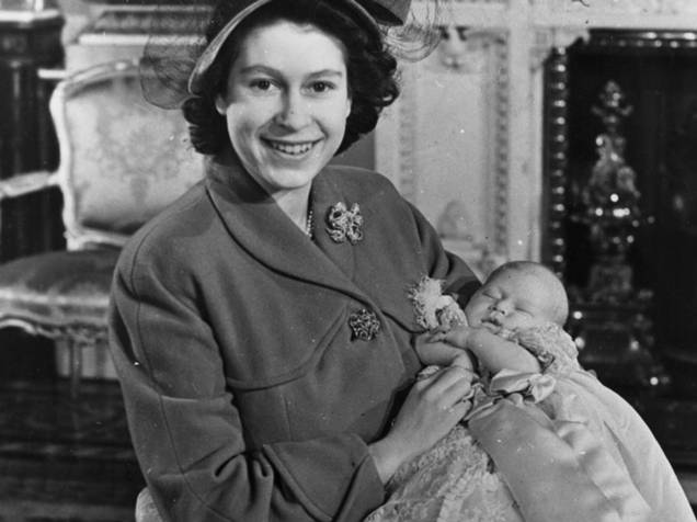 Rainha Elizabeth II, com seu filho o Príncipe Charles