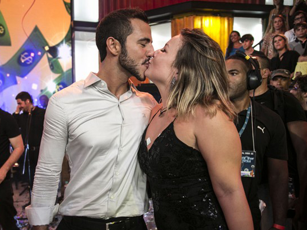 Matheus e Maria Claudia se beijam na final do 'BBB16'