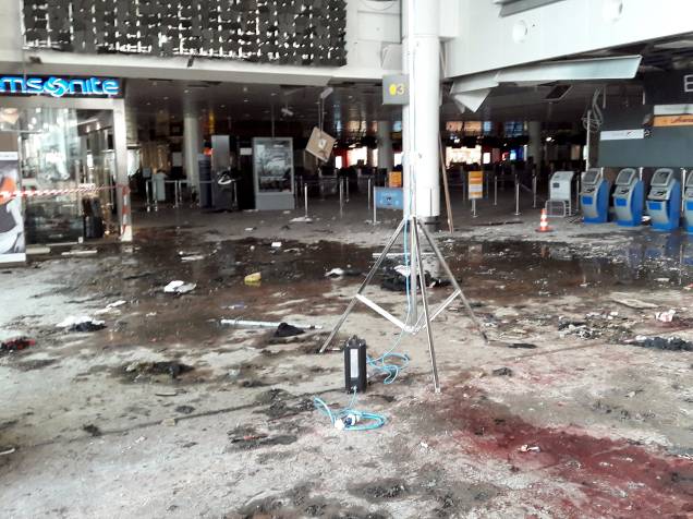 Aeroporto de Zaventem , na capital da Bélgica, Bruxelas, uma semana após os atentados que deixaram dezenas de mortos