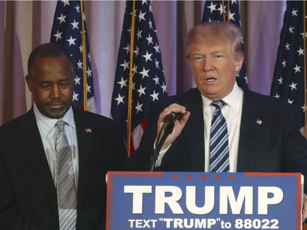 Ben Carson anunciou seu apoio a Donald Trump em um evento na Flórida