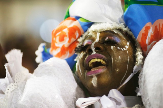 Estação Primeira de Mangueira canta o samba-enredo "Maria Bethânia: a Menina dos Olhos de Oyá"