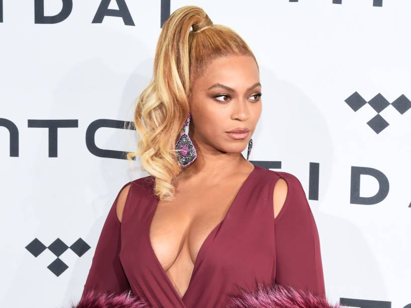 Beyoncé durante a apresentação do Stellar Music Awards