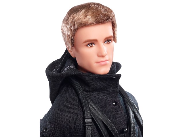 Peeta (Josh Hutcherson) vira boneco da Mattel