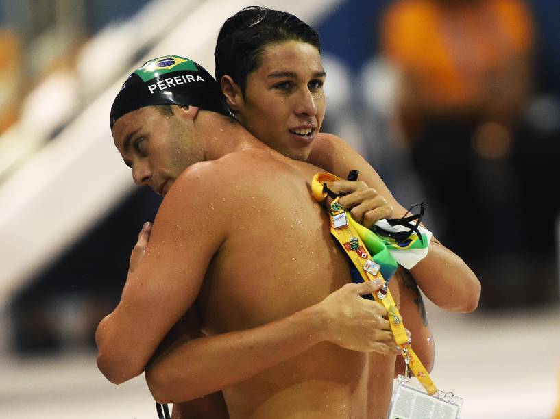 Brandonn Almeida conquista a medalha de ouro nos 400m medley nos Jogos Pan-Americanos de Toronto após a desclassificação de Tiago Pereira