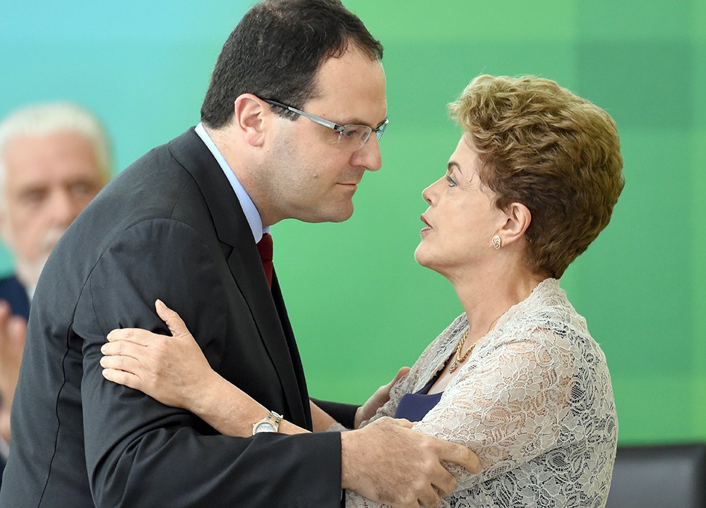 Dilma e o ministro Nelson Barbosa: decreto 'tampão'