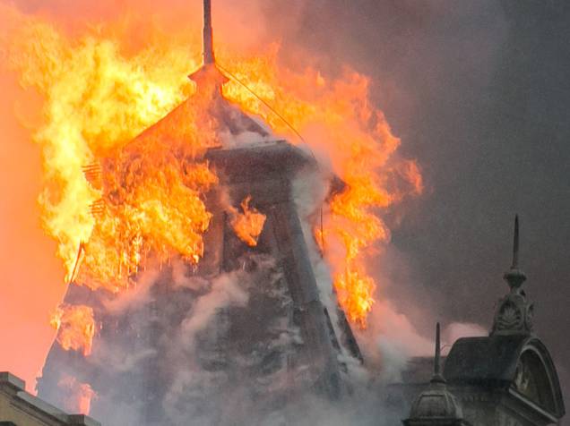 Incêndio atinge o Museu da Língua Portuguesa, no centro de São Paulo Incêndio atinge o Museu da Língua Portuguesa, no centro de São Paulo