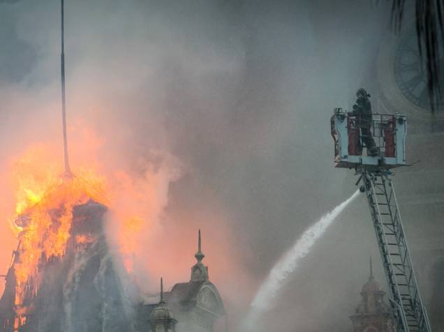 Incêndio atinge o Museu da Língua Portuguesa, no centro de São Paulo Incêndio atinge o Museu da Língua Portuguesa, no centro de São Paulo