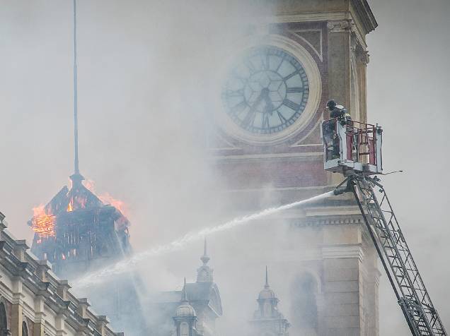 Incêndio atinge o Museu da Língua Portuguesa, no centro de São Paulo Incêndio atinge o Museu da Língua Portuguesa, no centro de São Paulo