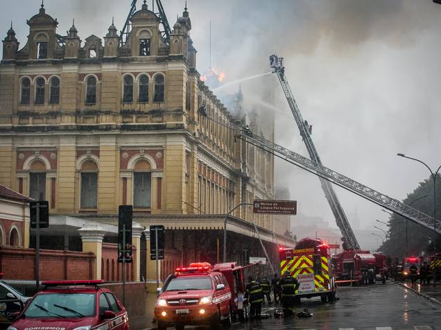 Incêndio atinge o Museu da Língua Portuguesa, no centro de São Paulo Incêndio atinge o Museu da Língua Portuguesa, no centro de São Paulo