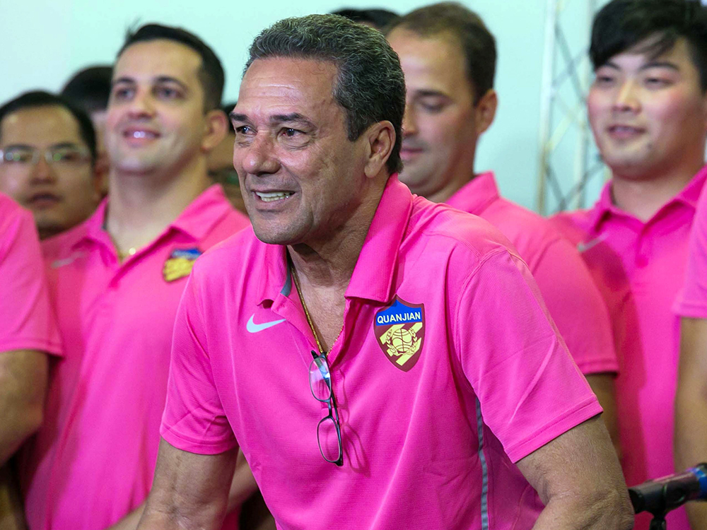 Vanderlei Luxemburgo, técnico do Tianjin Quanjian da China, concede coletiva no Hotel Bourbon, em Atibaia (SP), na manhã desta quinta-feira (7). O time está na cidade fazendo pré-temporada