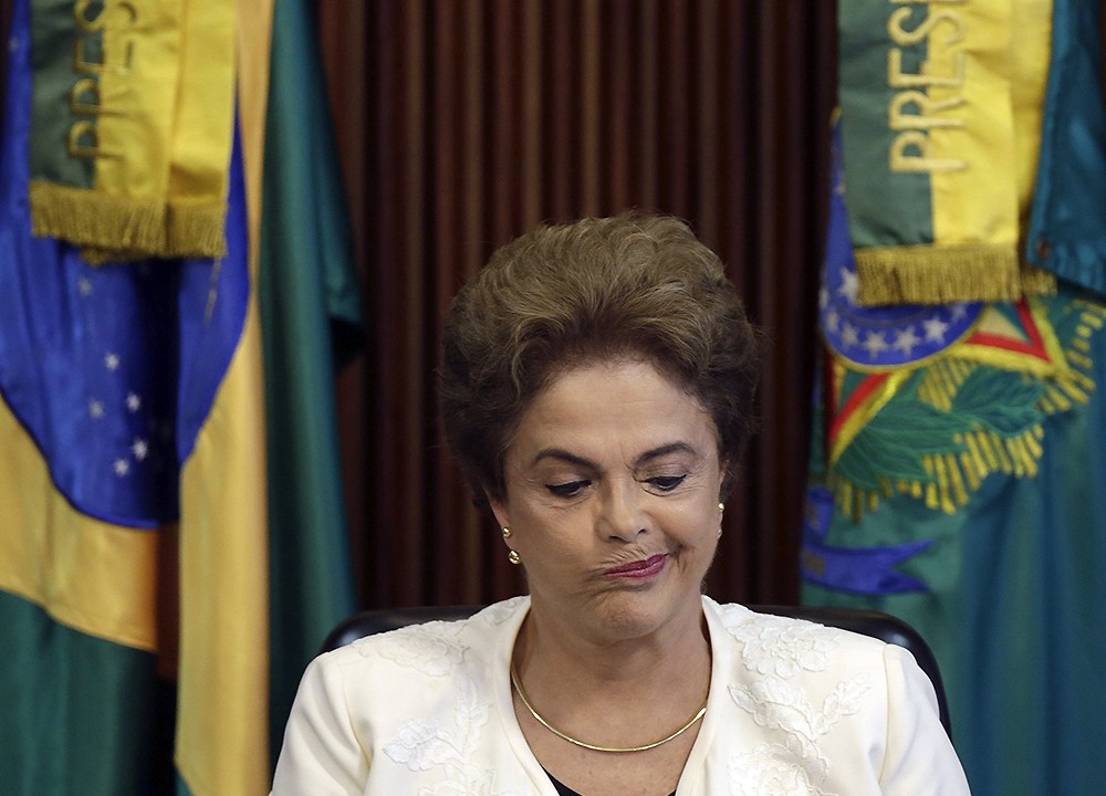 Dilma durante reunião com governadores em Brasília