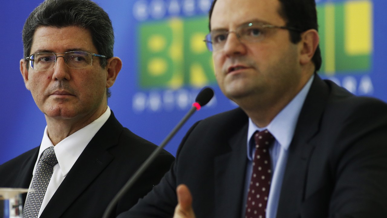 Os ministros da Fazenda, Joaquim Levy; e do Planejamento, Nelson Barbosa; anunciam cortes no Orçamento durante coletiva - 14/09/2015