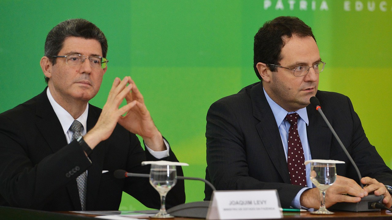 Os ministros da Fazenda, Joaquim Levy; e do Planejamento, Nelson Barbosa; anunciam cortes no Orçamento durante coletiva - 14/09/2015
