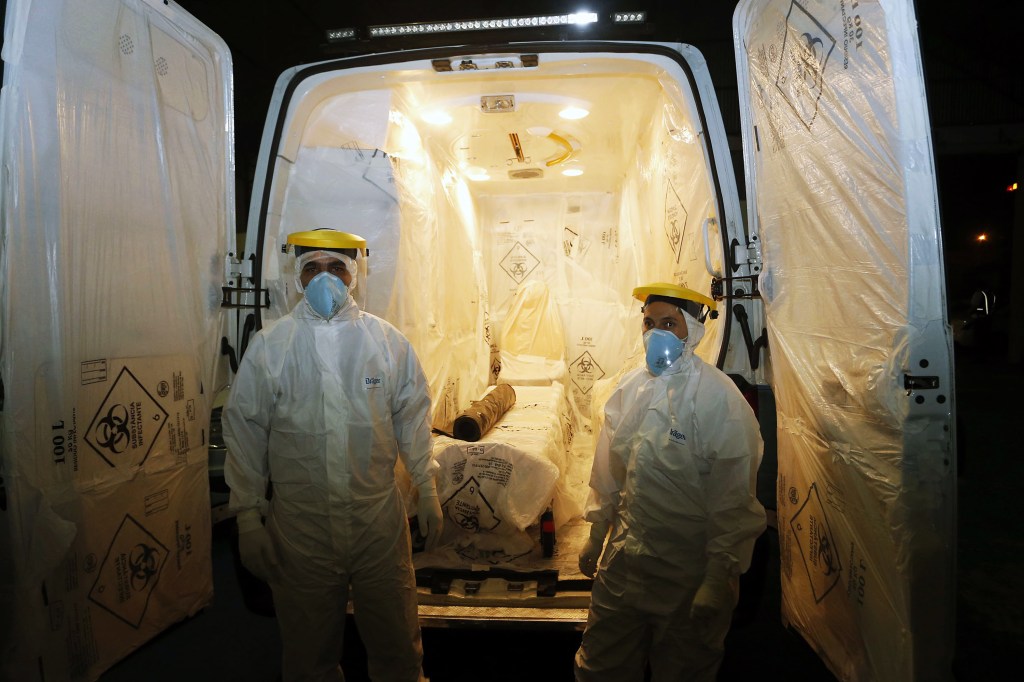 Interior do veículo que transportou suspeito de ebola do Paraná para o Rio de Janeiro nesta sexta