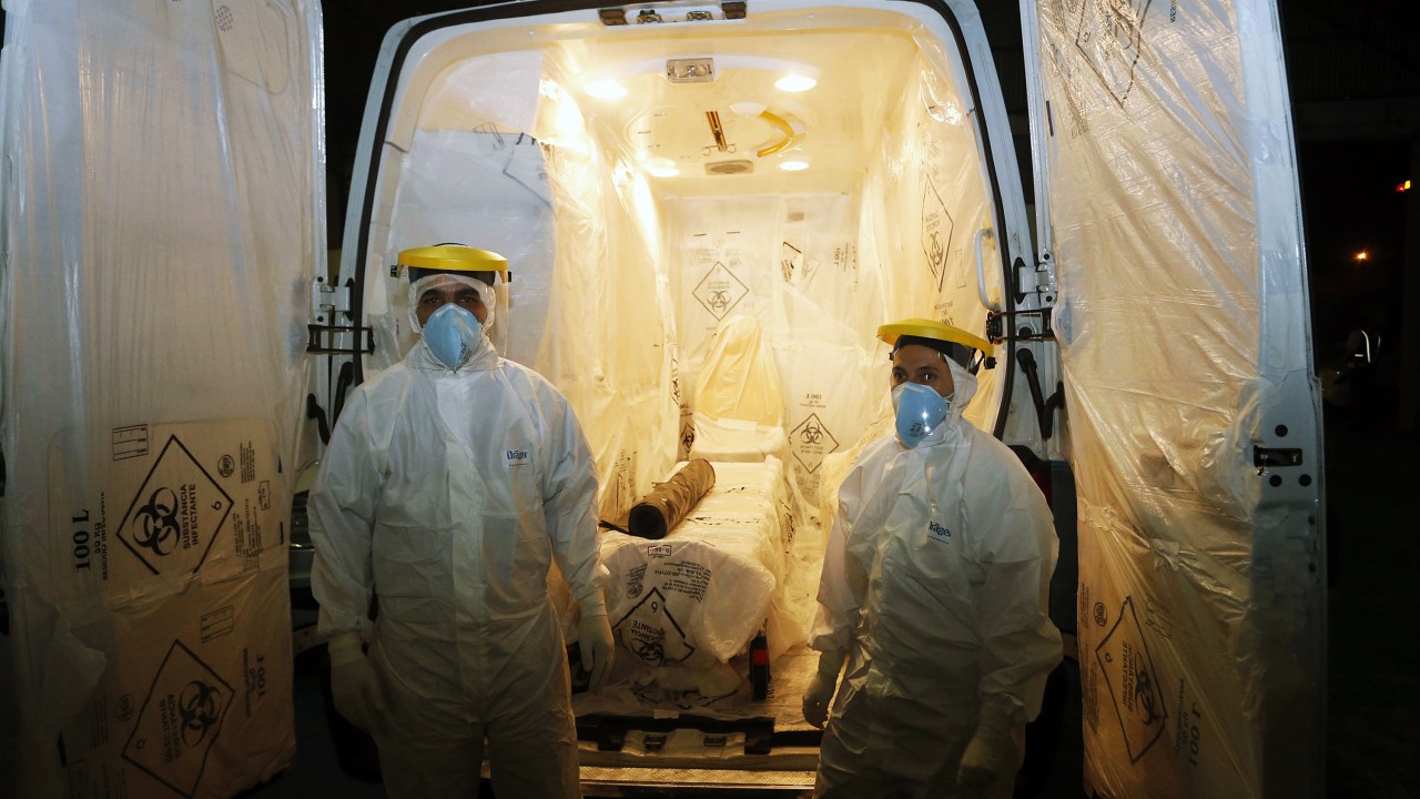 Interior do veículo que transportou suspeito de ebola do Paraná para o Rio de Janeiro nesta sexta