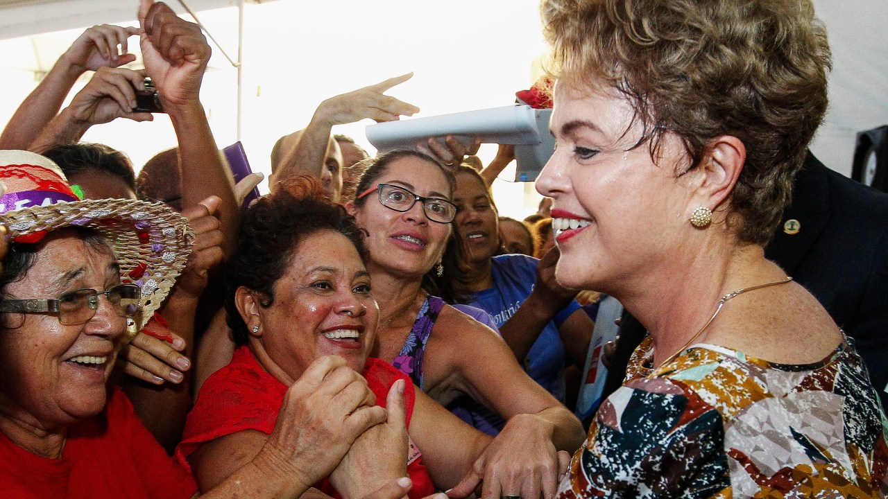 Presidente Dilma Rousseff durante cerimônia de entrega de unidades habitacionais em Caucaia (CE) - 28/08/2015