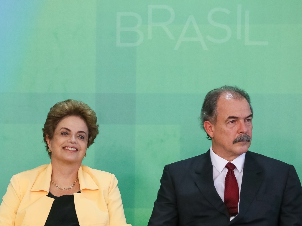 Presidente Dilma Rousseff e o ministro da Educação, Aloizio Mercadante, durante lançamento do Programa 'Hora do Enem', em Brasília (DF)