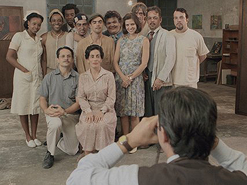 Cena do filme brasileiro Nise - O Coração da Loucura, protagonizado pela atriz Gloria Pires