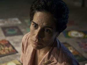 Dr. Nise da Silveira (Glória Pires), em cena do filme brasileiro 'Nise - O coração da loucura'