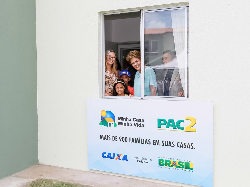 Presidente Dilma Rousseff durante Cerimônia de entrega de unidades habitacionais do Programa Minha Casa Minha Vida em Feira de Santana (BA) - 25/02/2015