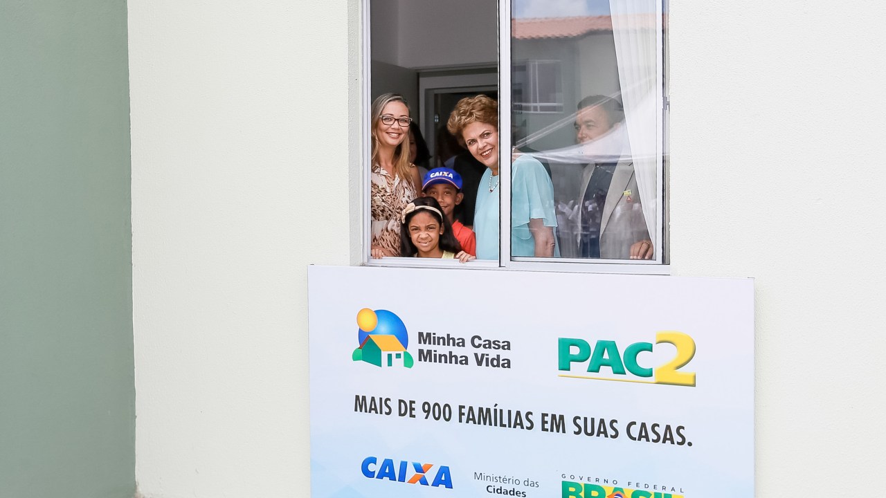 Presidente Dilma Rousseff durante Cerimônia de entrega de unidades habitacionais do Programa Minha Casa Minha Vida em Feira de Santana (BA) - 25/02/2015