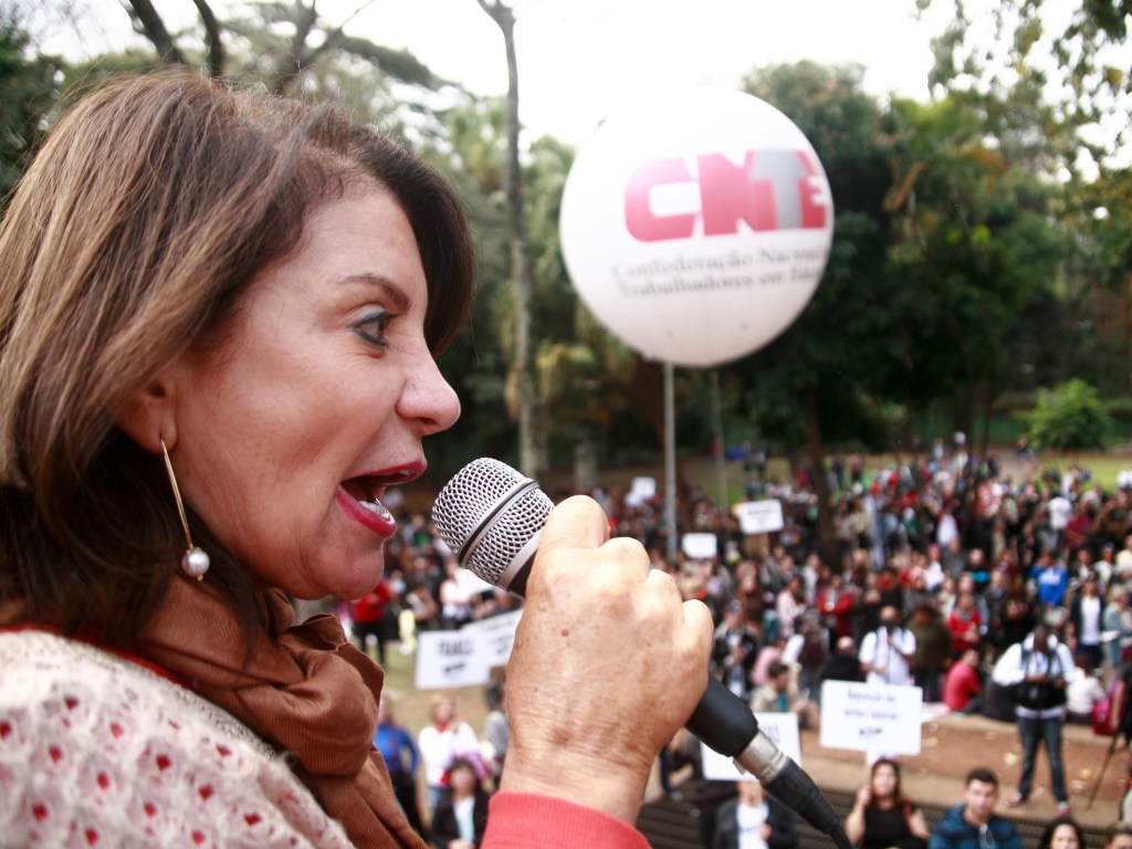 Maria Izabel Azevedo Noronha (Bebel), durante Assembleia de paralização em São Paulo - 15/08/2014