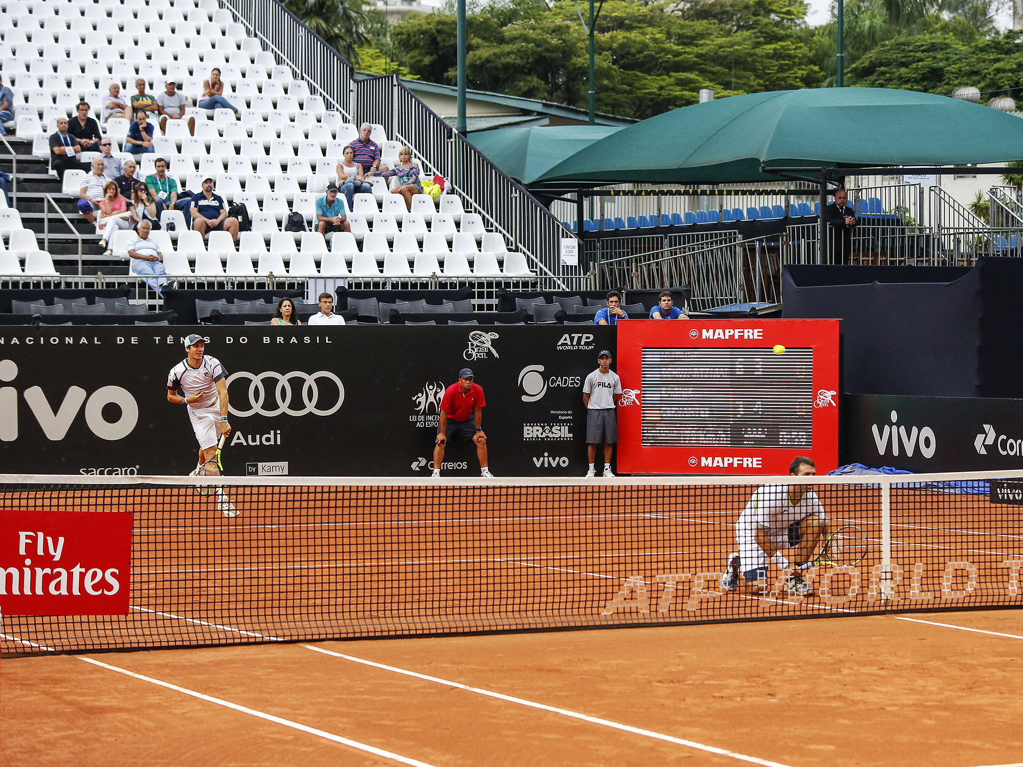 O tenista Federico Delbonis e Diego Schwartzman (ARG) contra Facundo Bagnis (ARF) e Inigo Cervantes (ESP), durante a abertura do torneio de duplas no Brasil Open de Tênis, no Esporte Clube Pinheiros, em São Paulo (SP)