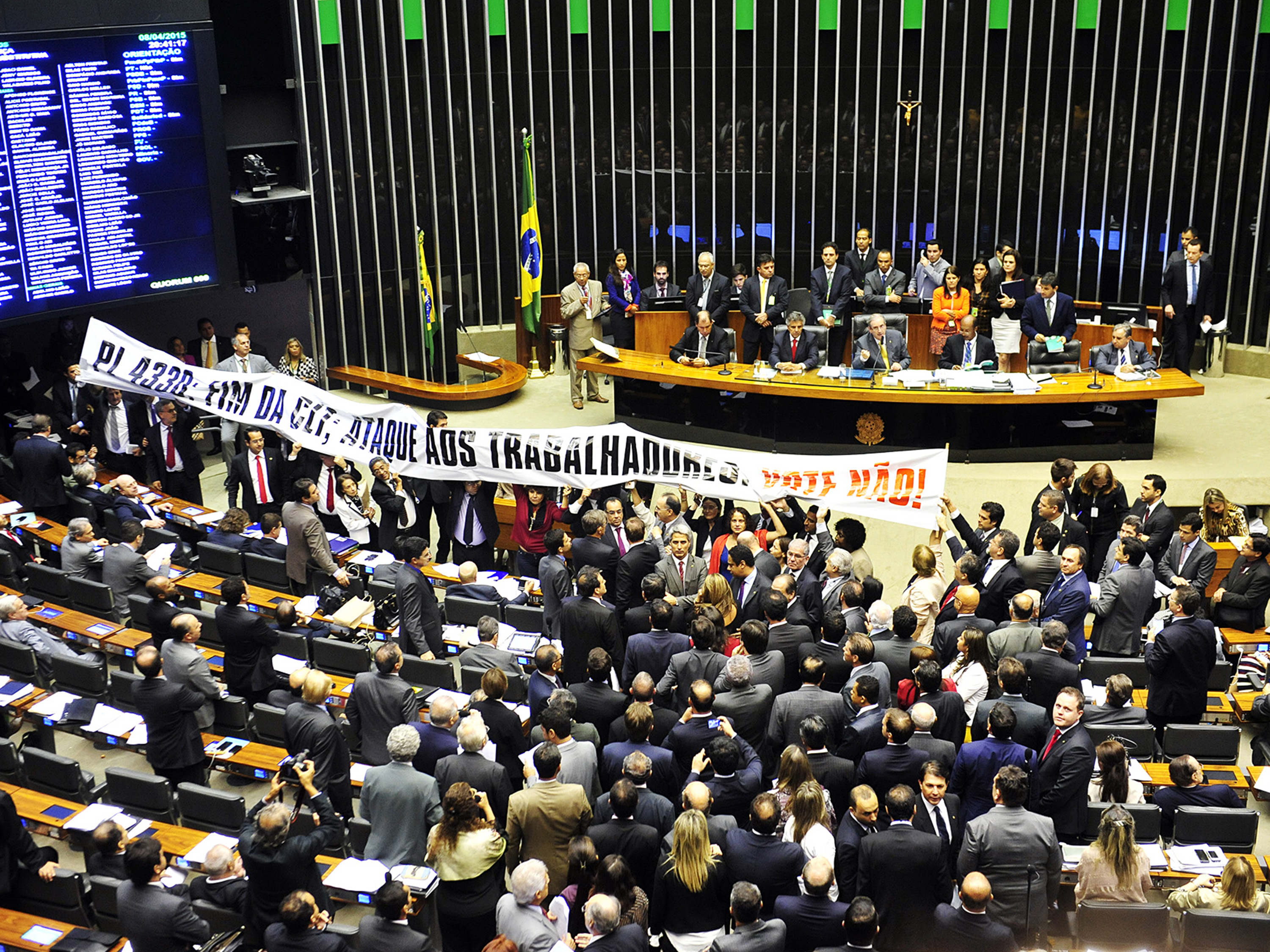 Votação na Câmara do projeto de lei que regulamenta os contratos de terceirização