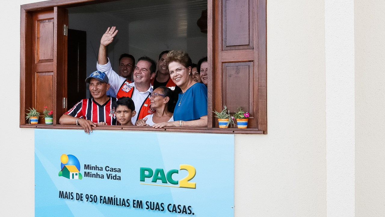 Presidente Dilma Rousseff durante cerimônia de entrega de unidades habitacionais do programa "Minha Casa Minha Vida" no Acre