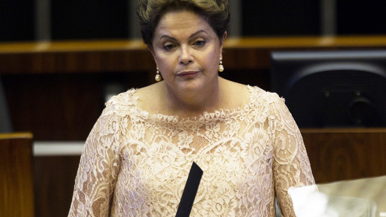 "Eu tenho um compromisso e vou cumprir meu compromisso, que é de 4,5%", diz Dilma sobre reajuste do IR