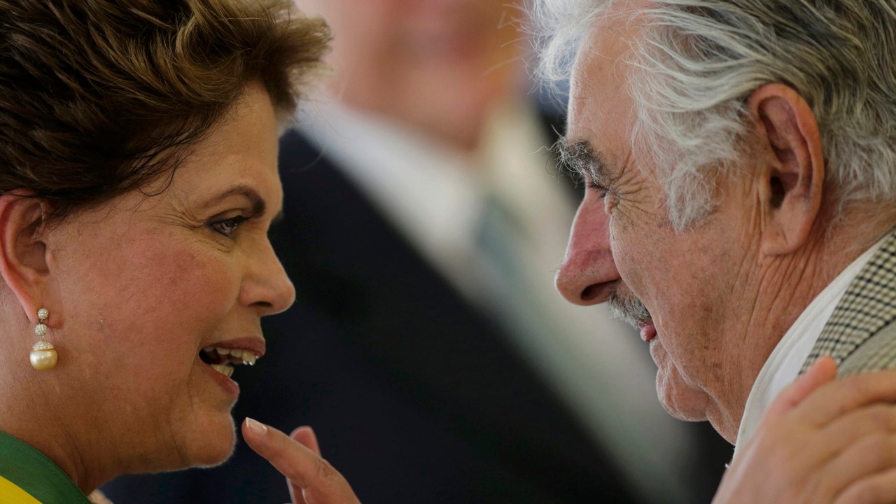 Presidente Dilma recebe os cumprimentos do presidente uruguaio José Pepe Mujica - 01/01/2015