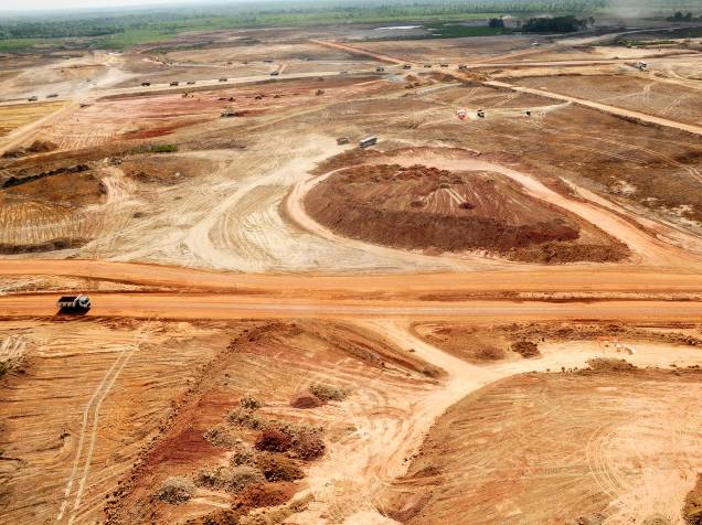Obras de terraplanagem na região onde seria construída a refinaria Premium I, no Maranhão. Foto de setembro 2011