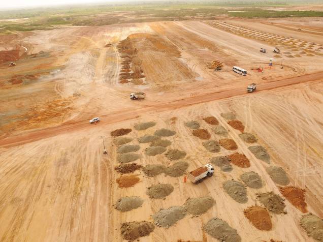 Obras de terraplanagem na região onde seria construída a refinaria Premium I, no Maranhão. Foto de setembro 2012