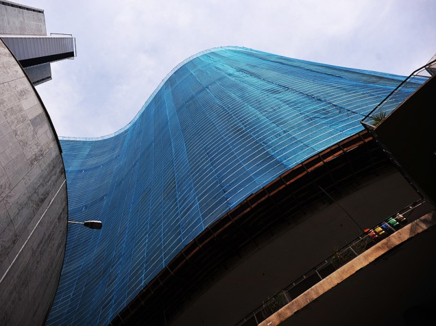 O Copan é um dos mais importantes edifícios da cidade de São Paulo.  Foi projetado por Oscar Niemeyer e é  bastante conhecido por sua geometria sinuosa, que lembra uma onda