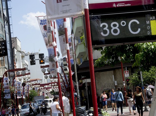 <p>Temperaturas chegam a 39ºC, no centro da capital paulista - 19/01/2015</p>