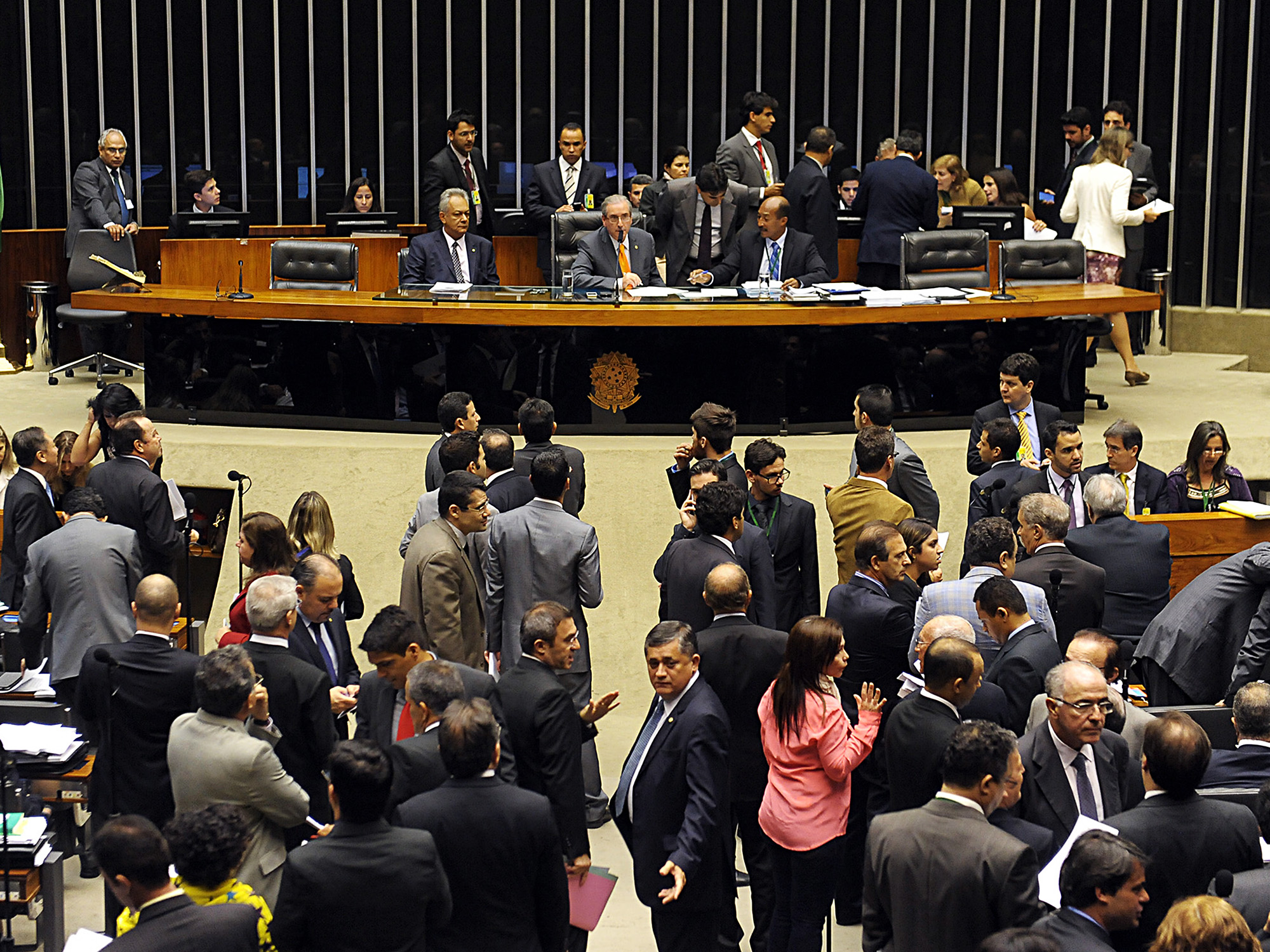 Câmara aprova texto-base de MP que prorroga regras de reajuste do salário mínimo até 2019
