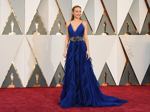 Vencedora do Oscar de melhor atriz, Brie Larson chegou no tapete vermelho com um vestido Gucci