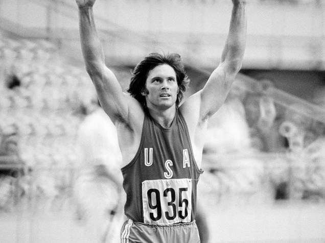 Bruce Jenner competindo na Olímpiada de Montreal, em 1976