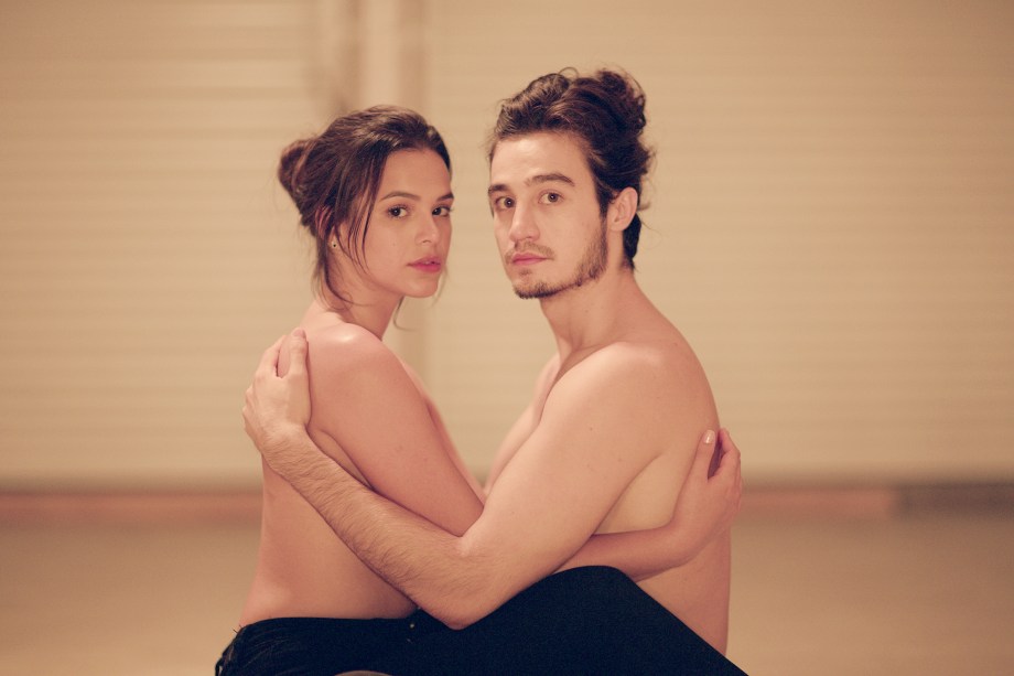 A atriz Bruna Marquezine no clipe Amei te Ver, de Tiago Iorc