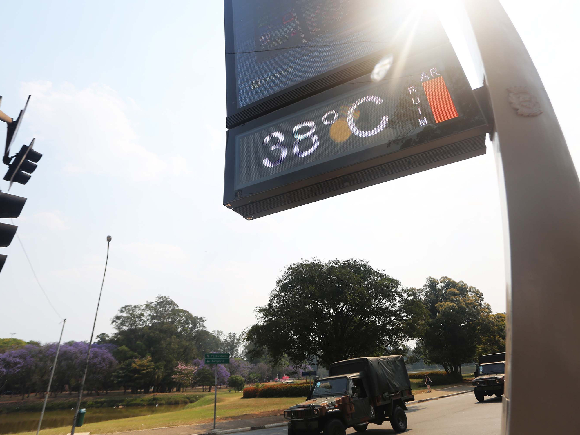 Calor, clima seco e poluição nesta segunda-feira (13), em São Paulo
