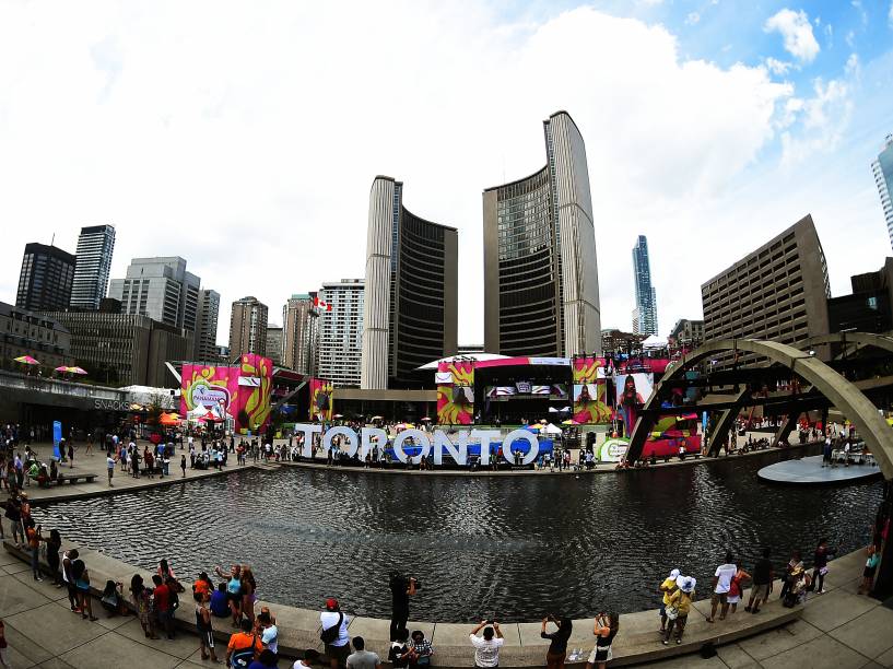 Outro ponto muito procurado neste domingo foi a Nathan Phillips Square, no centro de Toronto