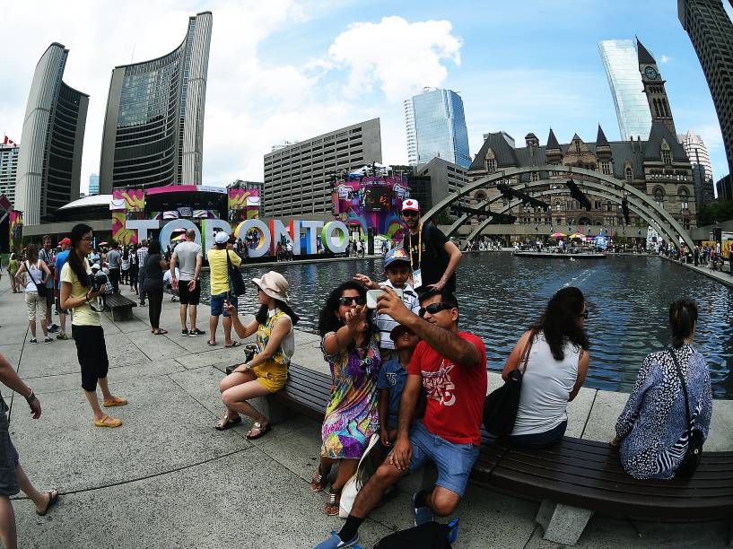 Outro ponto muito procurado neste domingo foi a Nathan Phillips Square, no centro de Toronto