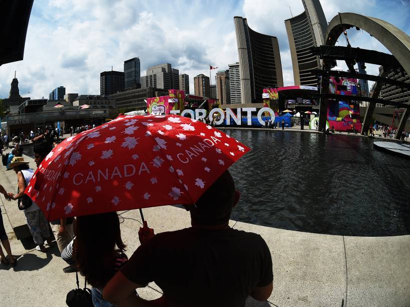 Outro ponto muito procurado neste domingo foi a Nathan Phillips Square, no centro de Toronto