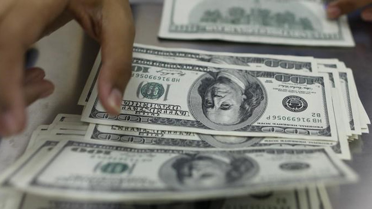 No fim da sessão, a moeda americana caiu 0,74%, a 3,8341 reais na venda, nesta quarta-feira
