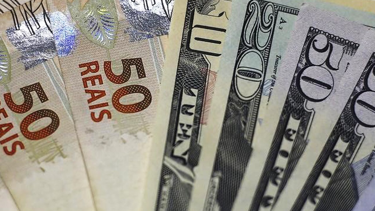 Dólar anulou a alta acumulada no ano até a ontem e passou a cair 0,17%