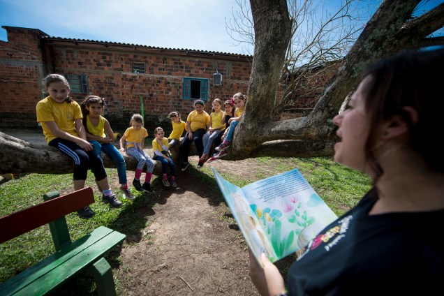 Momento de leitura na escola municipal Princesa Isabel, em Campo Bom (RS). Unidade na zona rural atende crianças desde o berçário até o 9º ano do ensino fundamental.