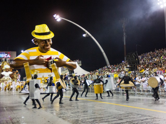Comissão de Frente da escola Unidos do Peruche no segundo dia de desfiles do Grupo Especial do Carnaval de São Paulo