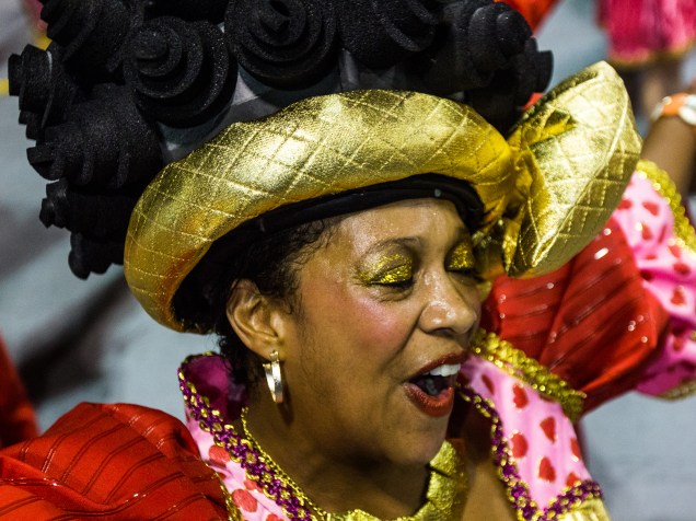 Unidos do Peruche desfila durante a segunda noite do Grupo Especial do Carnaval de São Paulo